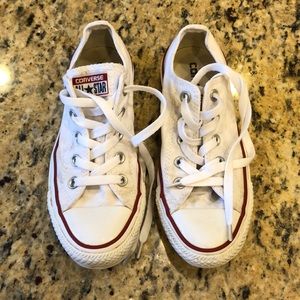 Converse chuck taylor all star low top, size 6